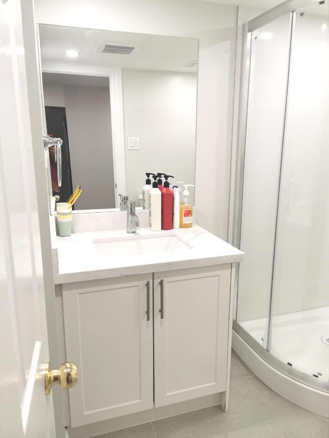 Perfect Location Comfort Private House Lower Level 2 Bedroom Unit Mississauga Exterior photo
